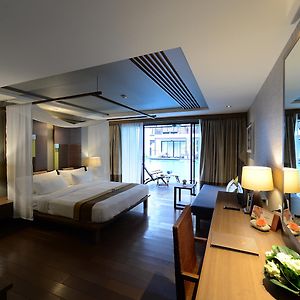 Deluxe Double or Twin Room Pool Access