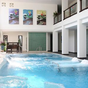 Deluxe Room Hydrotherapy Pool 1 hrs